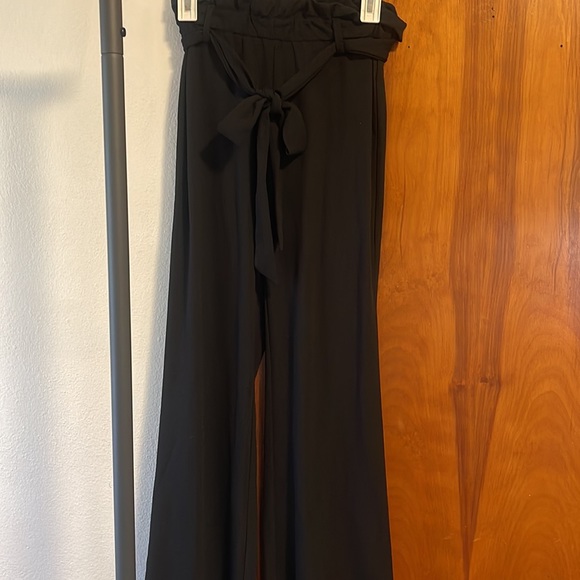 Women’s slacks with ruffle - Picture 2 of 2